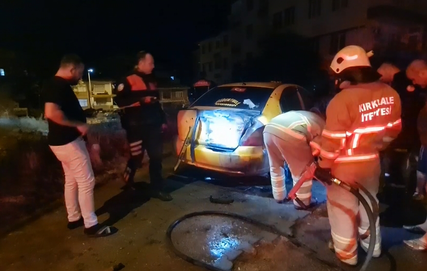 Kırıkkale'de Taksi, Ateşe Verildi 
